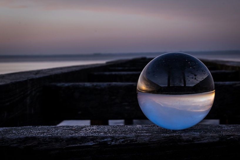 Boule de verre sur la barre 2 par Marc-Sven Kirsch