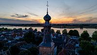 Der Gasthuis-Turm in Zaltbommel bei Sonnenuntergang