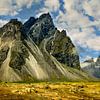 Woeste bergen in een ongerept landschap, IJsland van Rietje Bulthuis