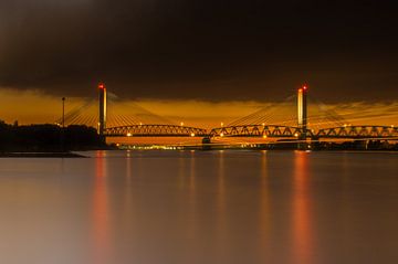 bridge by night van Eric van Schaijk