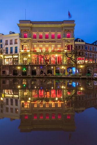 Winkel van Sinkel Oudegracht Utrecht blauw uur