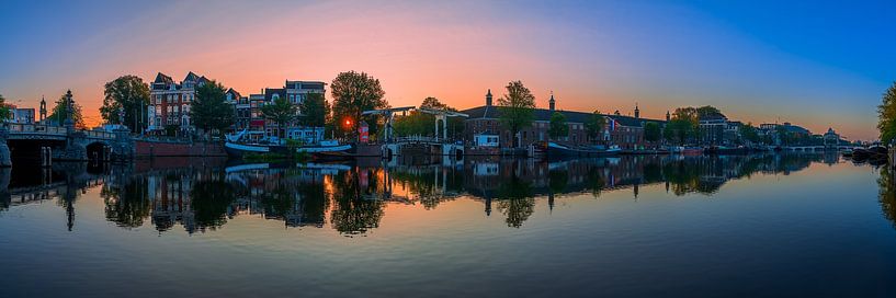 Vue de la rivière Amstel (côté est) et du pont Walter Süskind à Am par Amsterdam.Photos
