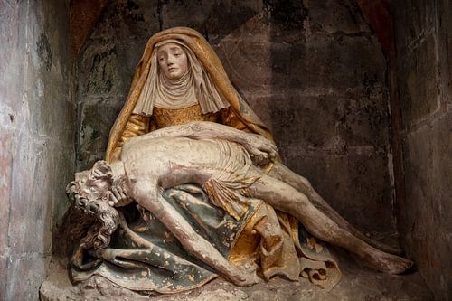 Marie et Jésus à la basilique Saint-Nazaire de Carcassonne en France sur Joost Adriaanse