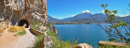 Oude Ponale weg hoog boven het Gardameer