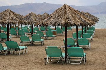 Strandbedden Parasol Griekenland van Patrick van Lent