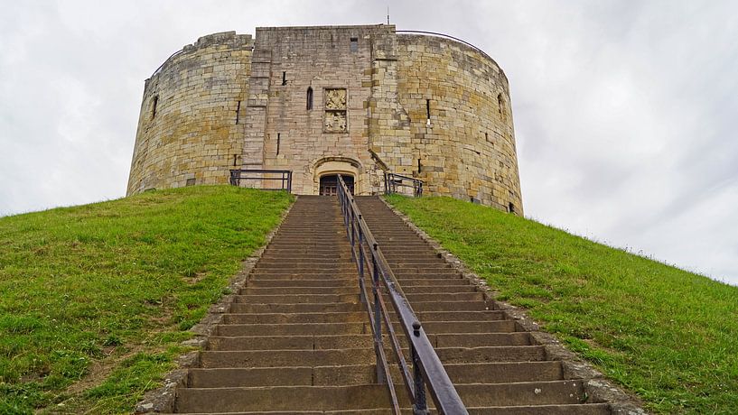 Clifford's Tower / York Castle is a ruined castle in the northern English city of York. von Babetts Bildergalerie