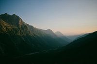 Zachte zonsopgang in de Zwitserse Alpen