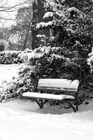 Bankje in de sneeuw