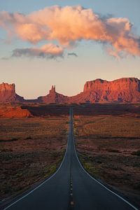 Forrest-Gump-Straße bei Sonnenaufgang