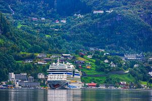 Cruiseschip Aida Sol in het Geirangerfjord, Noorwegen van Henk Meijer Photography