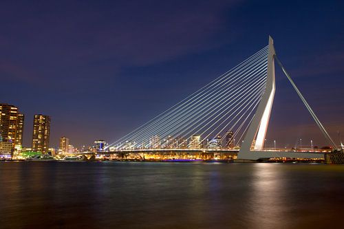 Erasmusbrug Rotterdam sfeervol in december