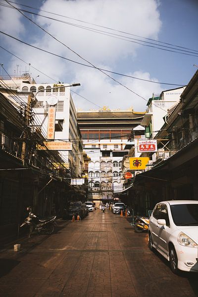 Discover the Secret Alleys of Chinatown, Bangkok by Ken Tempelers