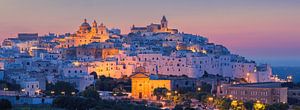 Panorama et coucher de soleil à Ostuni, Pouilles, Italie
