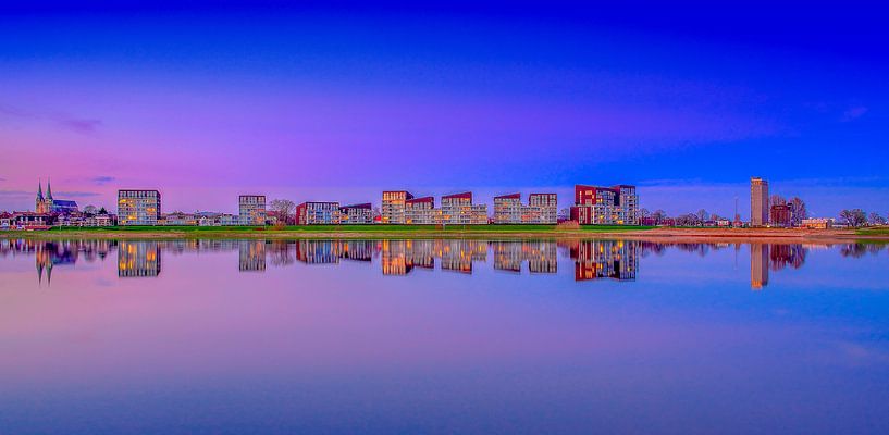 Deventer Skyline Pothoofd  in de avond by Han Kedde