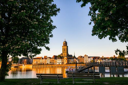 De Deventer skyline tijdens zonsondergang