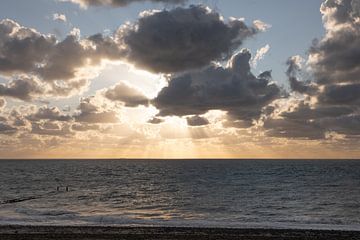Sonnenuntergang mit Sonnenstrahlen / Seeland von Photography art by Sacha