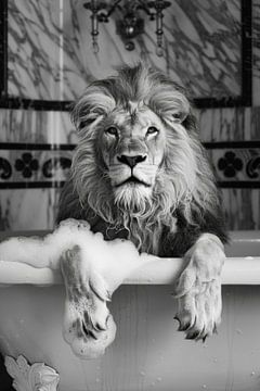 Majestic lion in the bathtub - an impressive work of bathroom art for your WC by Felix Brönnimann