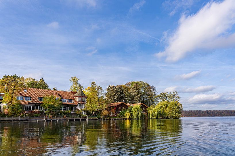 Blick über den See Breiter Luzin auf die Stadt Feldberg von Rico Ködder