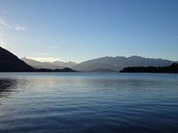 Nieuw Zeeland Wanaka meer met bergen op achtergrond