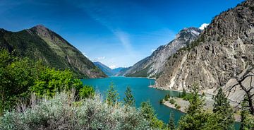 Turquoise lake in mountain landscape, British Columbia, Canada by Rietje Bulthuis