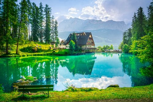Lac Sompunt dans la vallée de Badia, Dolomites
