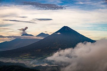Volcán de Fuego in Guatemala by Sander RB