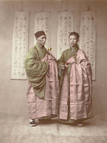 Portret van twee Chinese boedhistische monniken uit 1870