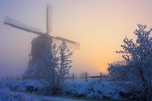 winterse zonsopkomst broekmolen