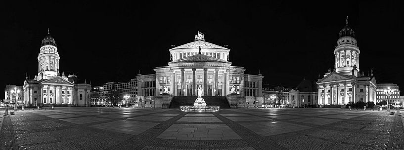 Gendarmenmarkt Berlin - Panorama schwarzweiss von Frank Herrmann