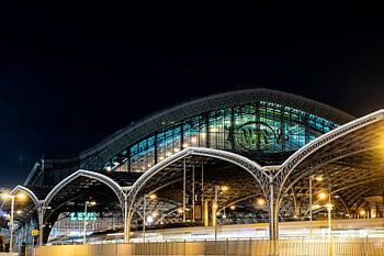 Kölner Bahnhof am Abend