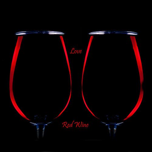 Glas Rode wijn, 2 glazen rode wijn met Love Red Wine