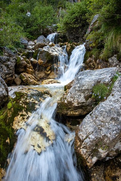 waterval in de Dolomieten van Sebastian Stef