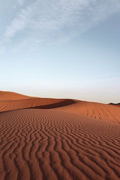 Zandstructuren In De Sahara Woestijn In Marokko van Henrike Schenk