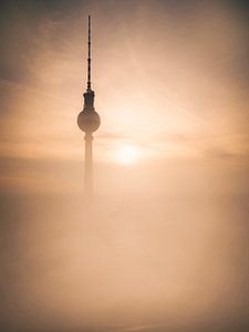 Berlijn TV-toren zonsopgang van Iman Azizi