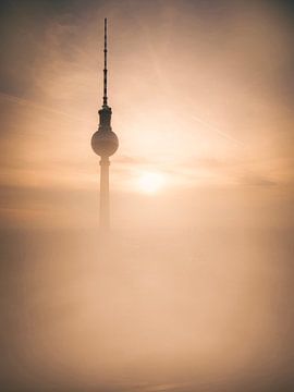 Berlijn TV-toren zonsopgang van Iman Azizi