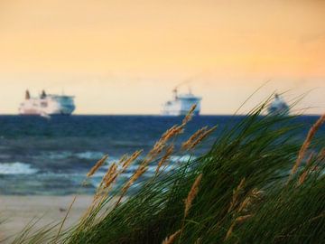 Fähren auf dem Weg nach Warnemünde , Deutschland von Jessica Berendsen