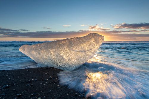 Des morceaux de glace sur la plage