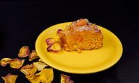 hausgemachter Karottenkuchen frisch gebacken und mit Marzipanmöhren verziert von Babetts Bildergalerie Miniaturansicht