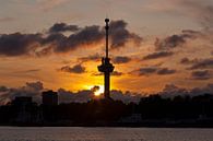 Coucher de soleil sur l'Euromast à Rotterdam par Anton de Zeeuw Aperçu