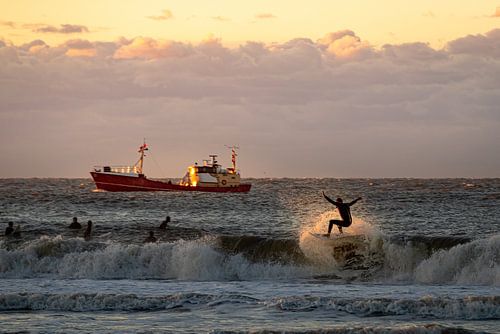 Zonsondergang surfen in Scheveningen