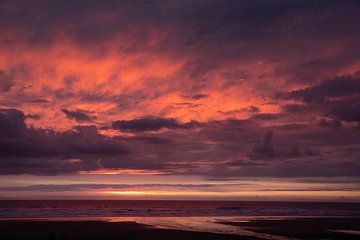 Imponerende zonsondergang aan de kust van Nieuw Zeeland van Albert Brunsting