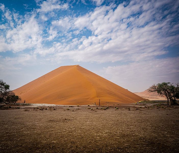Sand dune in the Namib Desert by Namibia by Patrick Groß