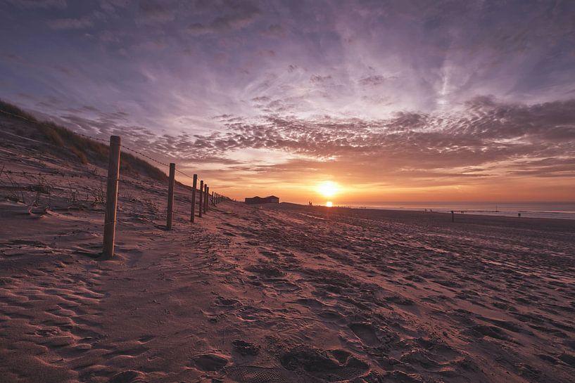 Zonsondergang aan het strand, Den Haag van Wouter Kouwenberg