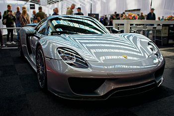 Silver Porsche 918 Spyder at the Amsterdam Motor Show