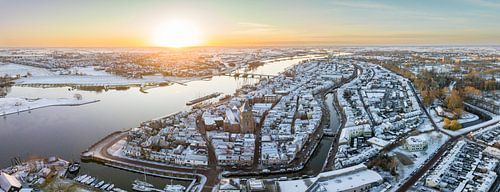 Kampen aan de IJssel tijdens een koude winterzonsopgang