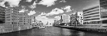 Hamburg HafenCity panorama in zwart-wit van Sjoerd van der Wal
