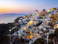 Avond na een kleurrijke zonsondergang in Oia, Santorini | Reisfotografie Griekenland