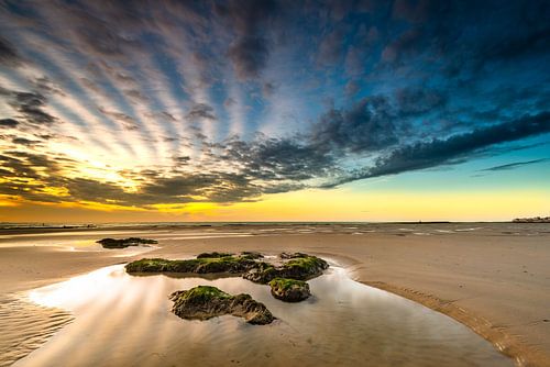 Zonsondergang aan het strand van de Opaalkust