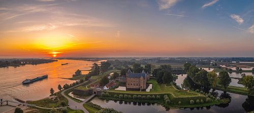 Château de Loevestein au lever du soleil sur Patrick van Oostrom