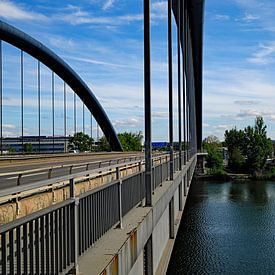 Auf der Kaiserleibrücke von Thomas Riess